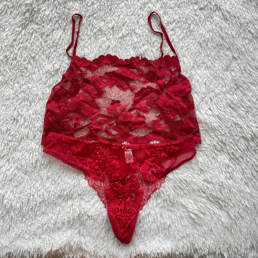 VICTORIA'S SECRET Red Semi Sheer Floral Lace Bralette Set Small/ Medium